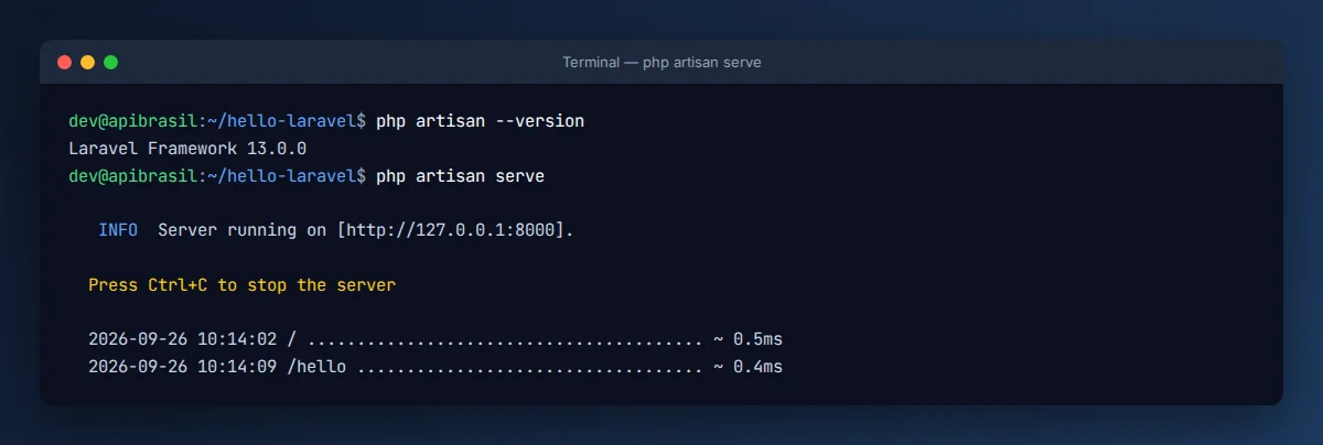 Terminal com php artisan --version e php artisan serve em execução